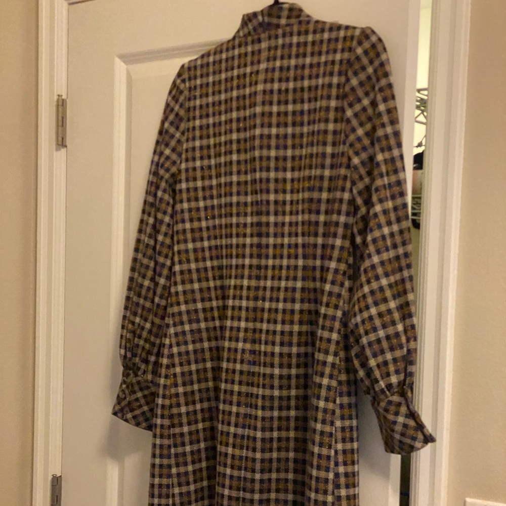 Calvin Klein size 8, small zipper in back